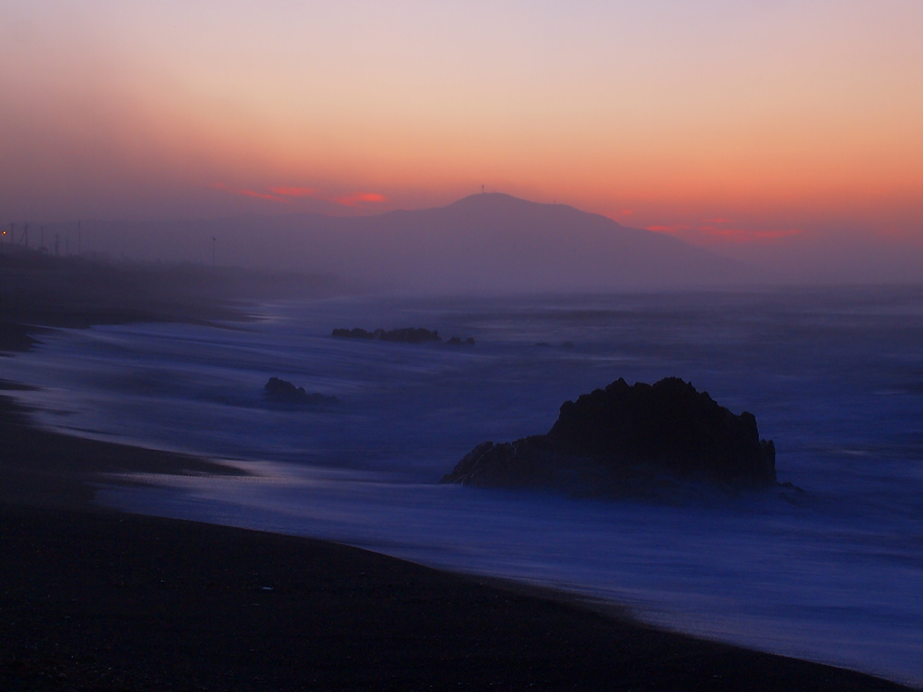 暁の海岸線