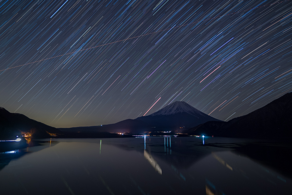 星流れる本栖湖
