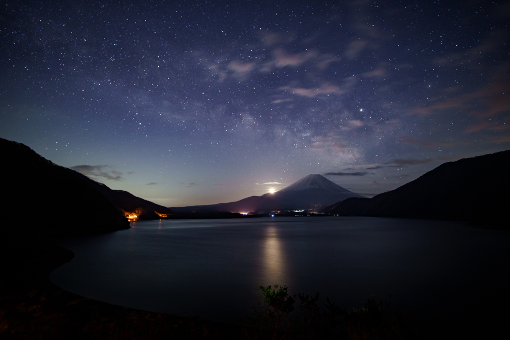 本栖湖の夜空