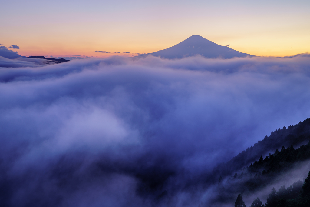 湧き立つ雲海