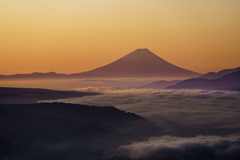 茜に浮かぶ