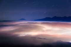 光溢れる雲海と注ぐ星2