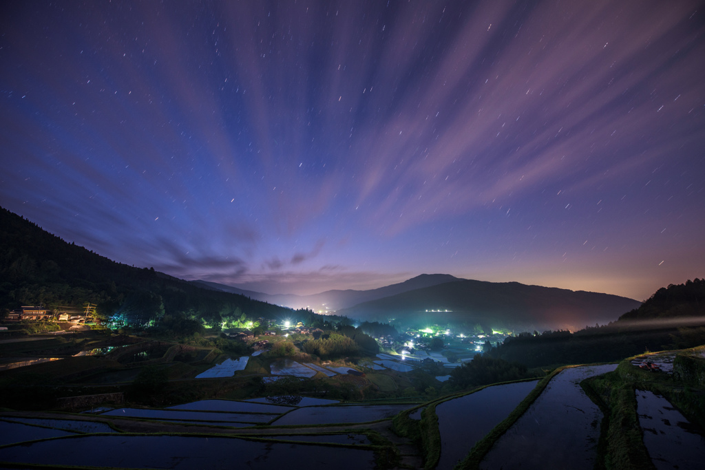 薄明時の雲流