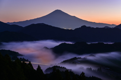 雲海の夜明け