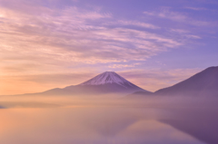 霞に浮かぶ富士の山