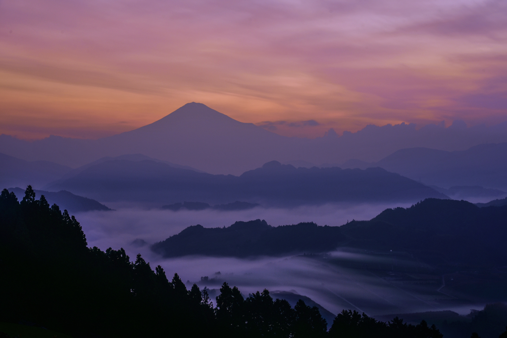 雲海の夜明け