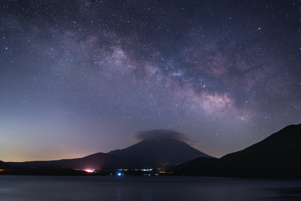 本栖湖から星昇る夜