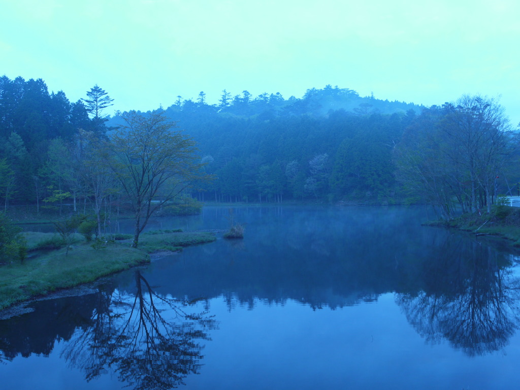 夜明け前の静けさ