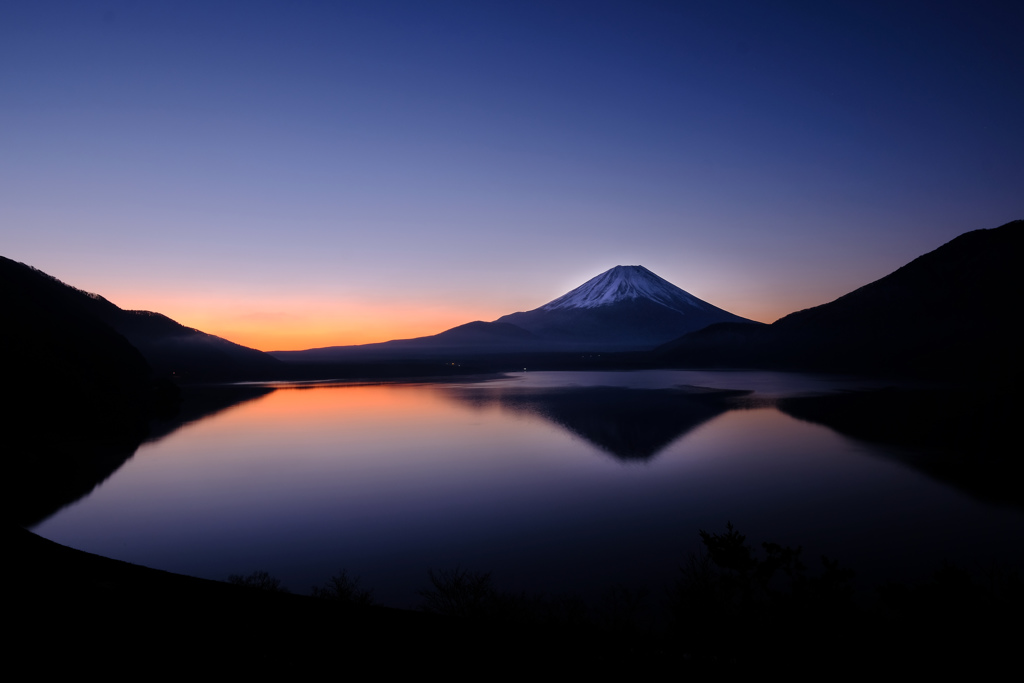 静寂の本栖湖