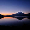 静寂の本栖湖