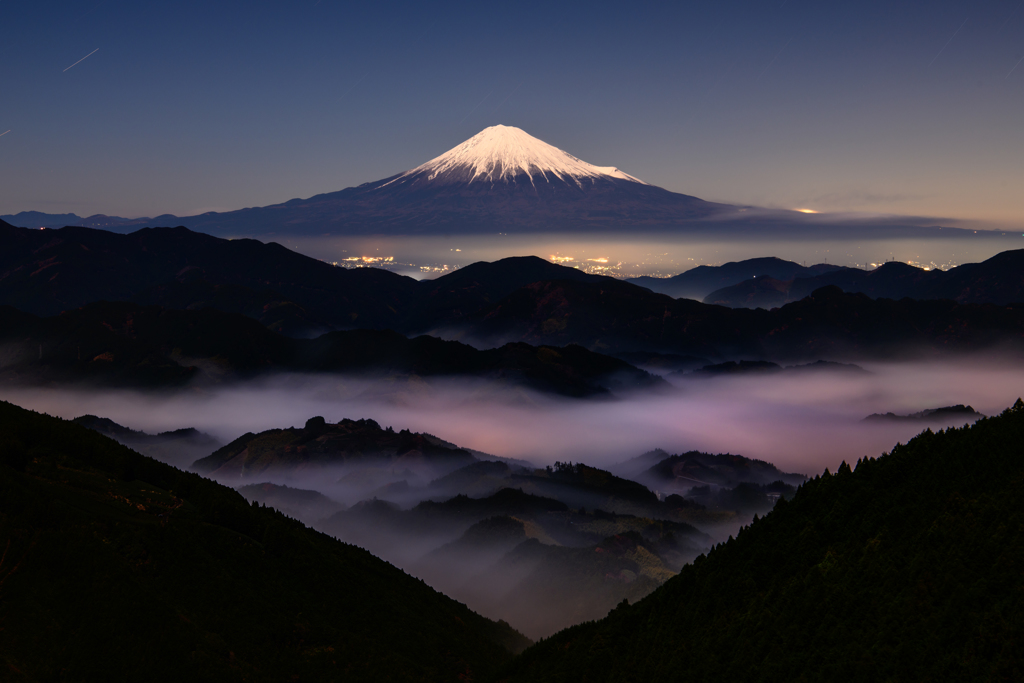 月夜に浮かぶ