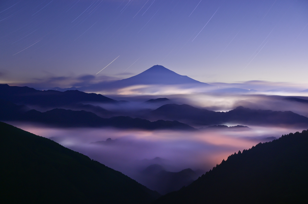 未明の雲海富士