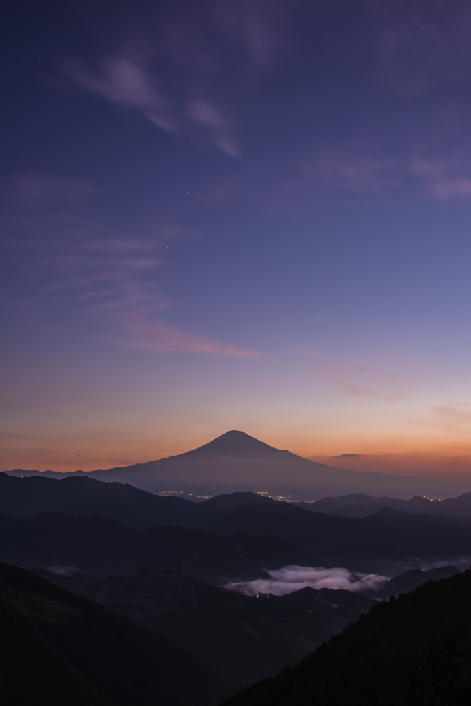 夜明けの富士を眺めて