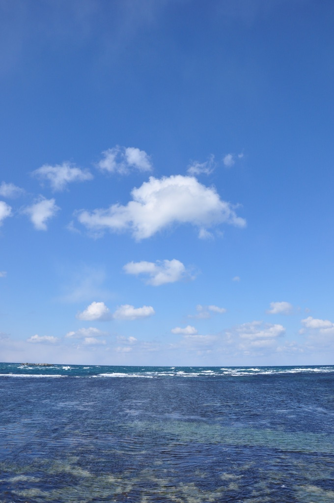 空と海の間
