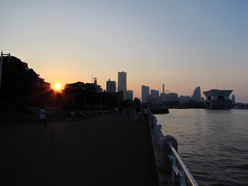 山下公園の夕暮れ