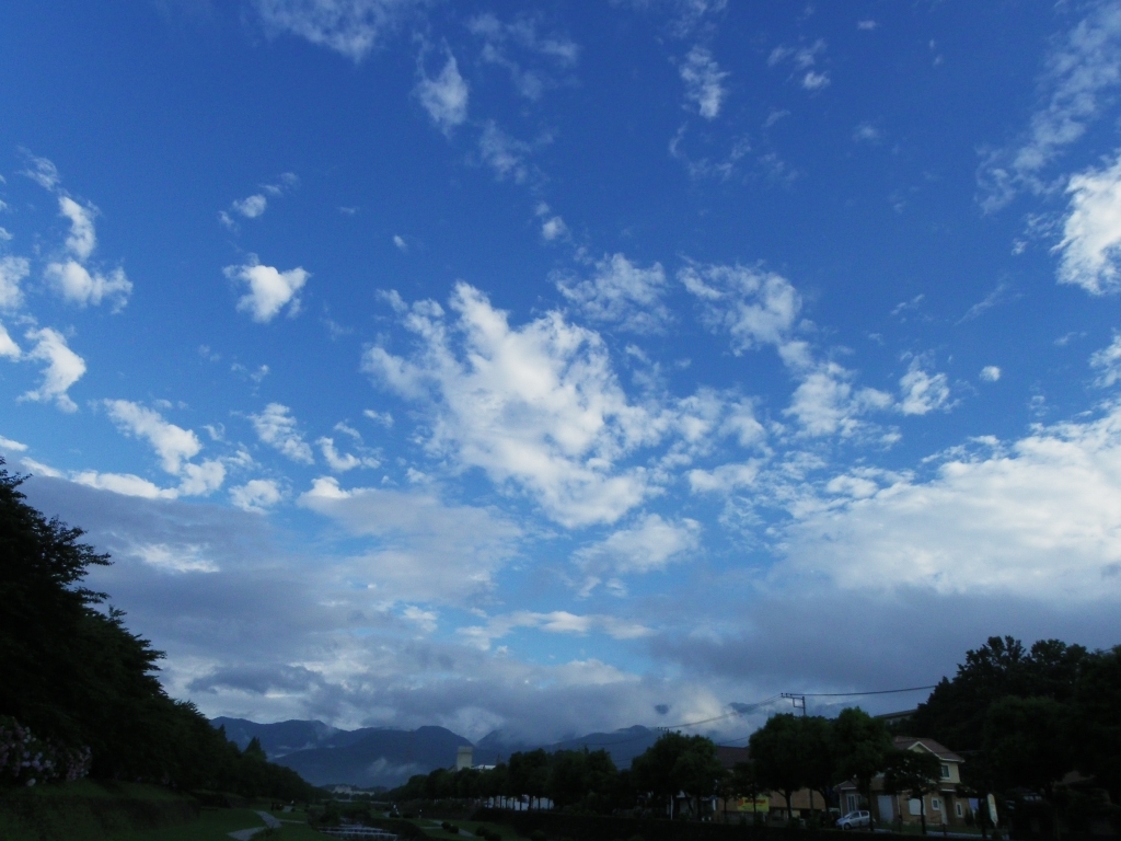 梅雨晴れの朝