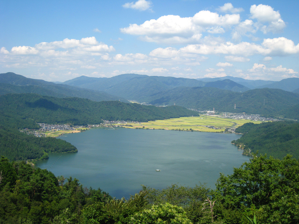 静かな余呉湖 賤ヶ岳頂上から