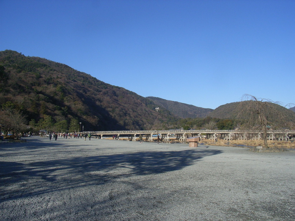嵐山から愛宕山を望む
