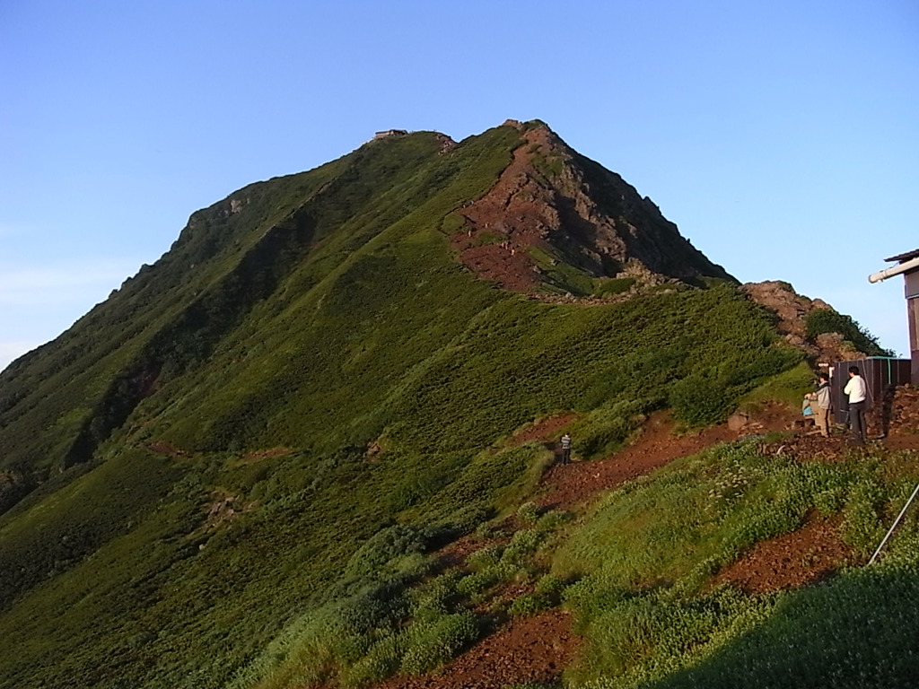朝日を浴びた赤岳
