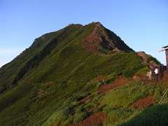 朝日を浴びた赤岳