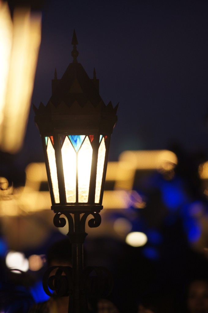 the shine of street lights