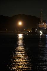 夜の軍港