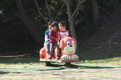 世界は同じ　世界は丸い　ただひとつ～