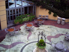 雨の日の広場