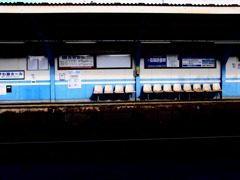 無人の駅