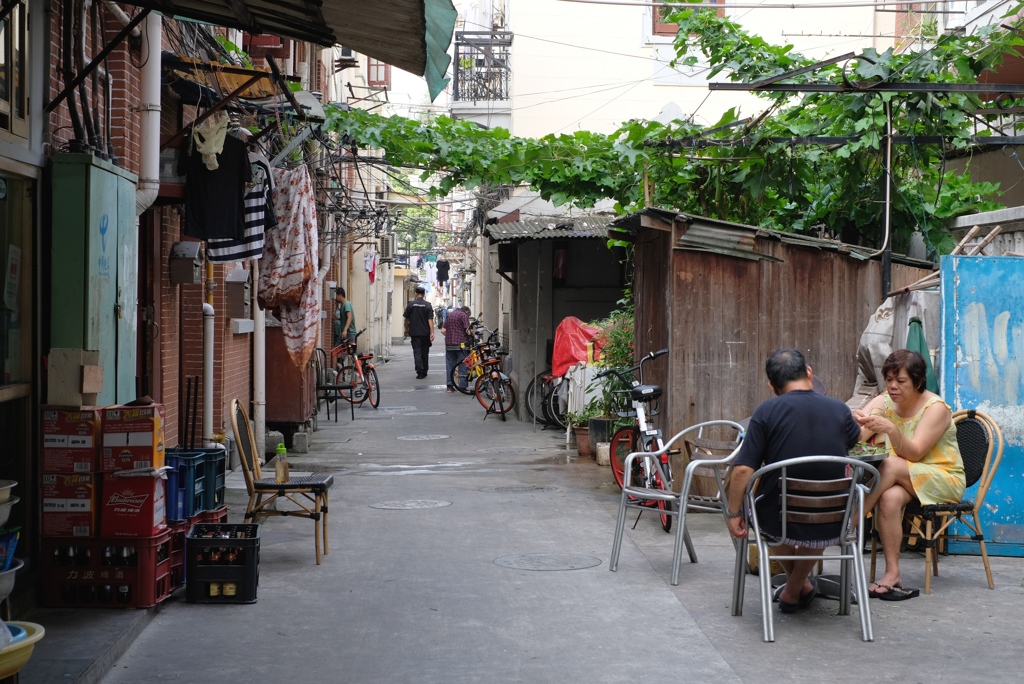 木曜日の路地裏