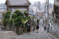 坂道をくだる