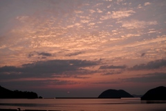 港から沈む夕日を撮る