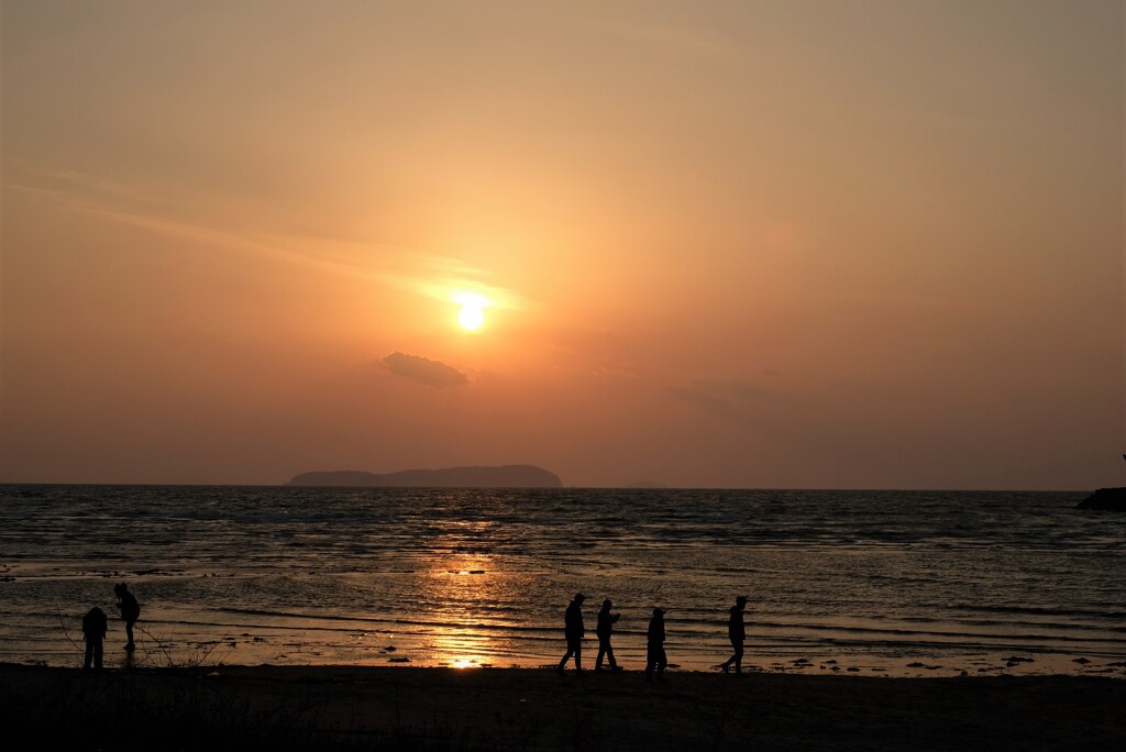 いつまでも夕日を眺めていた･･･