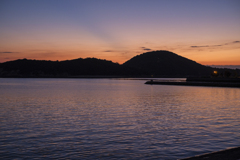 島影に夕日が沈む頃に･･･