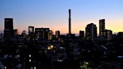 つめたく澄み切った空に陽が沈む頃･･･