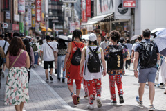 街に太陽の季節がやって来た。