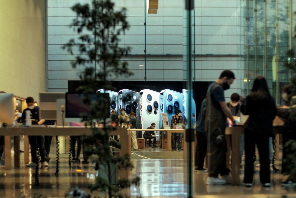 かじられた林檎を売る･･･