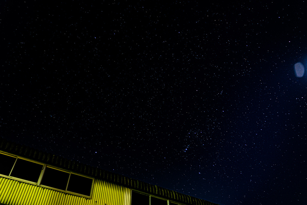 工場と星空4