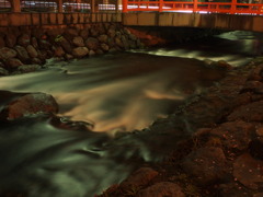 川、流れる