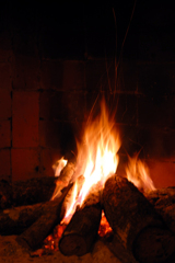 南米の冬を温める火