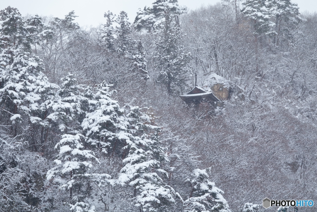 山の中のお堂