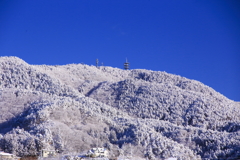 電波塔のある山