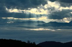雲と空の間