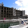 工場と小樽運河