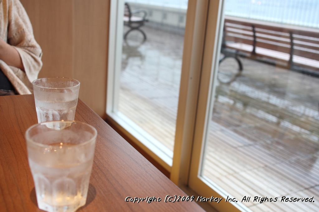 コップ一杯の水