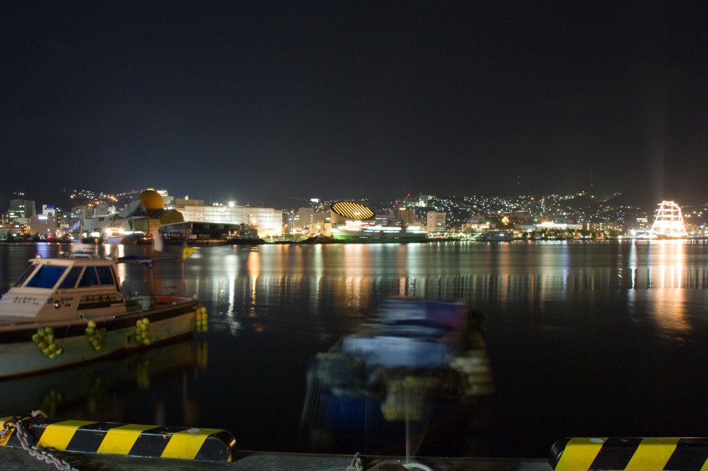 対岸より望む長崎港