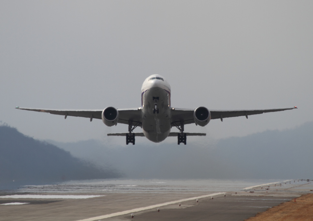 広島空港Rwy28 エンド－ANA離陸