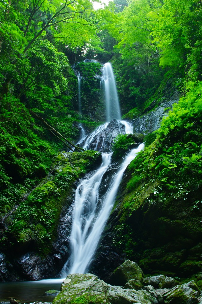 雨乞の滝(雌滝) 滝百選