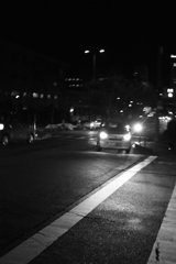 車、夜