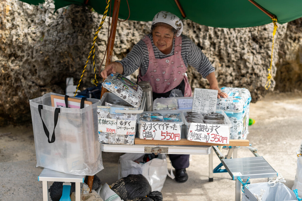 浜比嘉島の名物おばあ